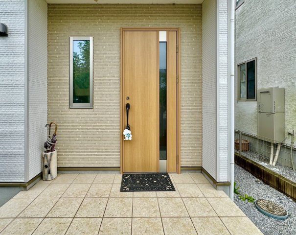 古河市坂間中古戸建の玄関