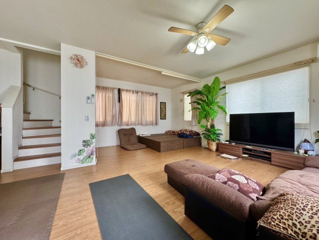 古河市坂間中古戸建の居間・リビング