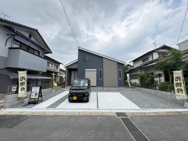ーBloomーブルームー小倉北区篠崎5丁目3期　【小倉北区　新築戸建て】の駐車場|駐車スペースは並列３台可能♪