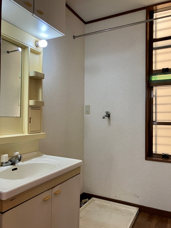 松木戸建の洗面所