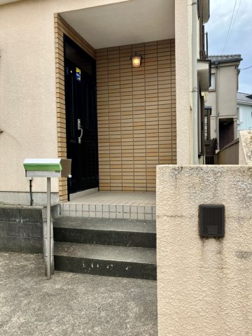 松木戸建のエントランス