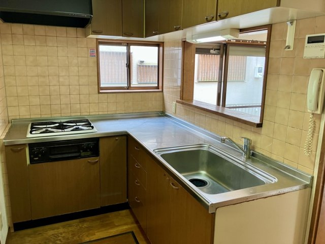 松木戸建のキッチン
