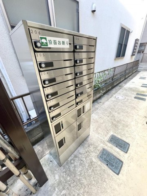 ダイヤル付きのポストで郵便物も安心です★