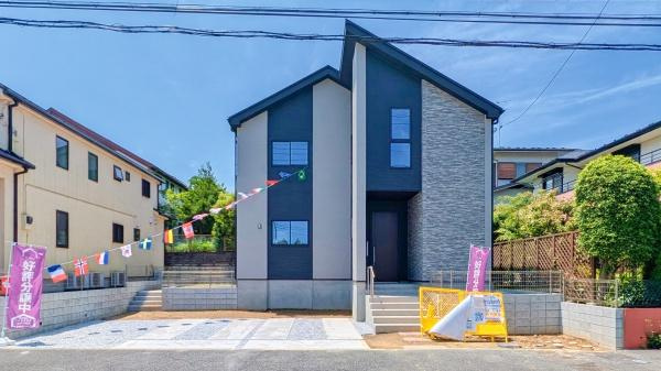 横浜市栄区本郷台４丁目の新築一戸建の外観|堂々と完成しました！いつでもご案内可能です！
お車でご自宅まで送迎承ります。