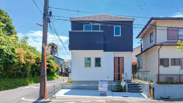 横浜市栄区飯島町の新築一戸建の前面道路含む現地写真|周辺環境も合わせてご案内させて頂きます！
お気軽にお問い合わせ下さい！