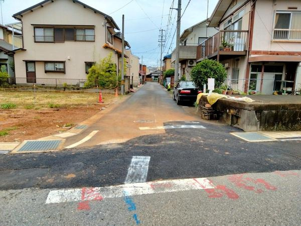 岡崎市美合町字地蔵野の売地の前面道路含む現地写真