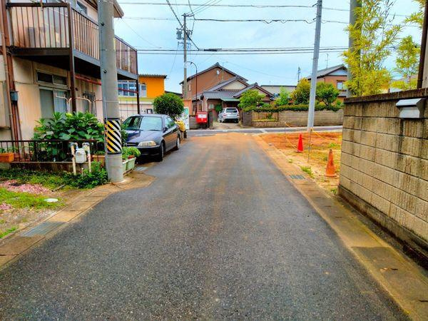 岡崎市美合町字地蔵野の売地の前面道路含む現地写真