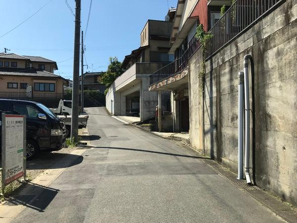 岡崎市本宿町字上ノ山・住宅用地の前面道路含む現地写真