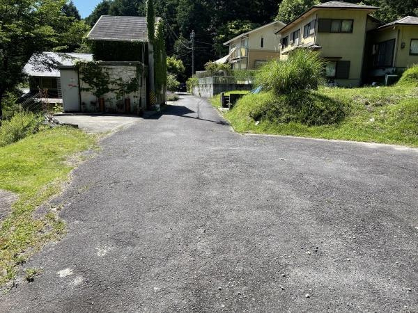 岡崎市夏山町・中古戸建の前面道路含む現地写真