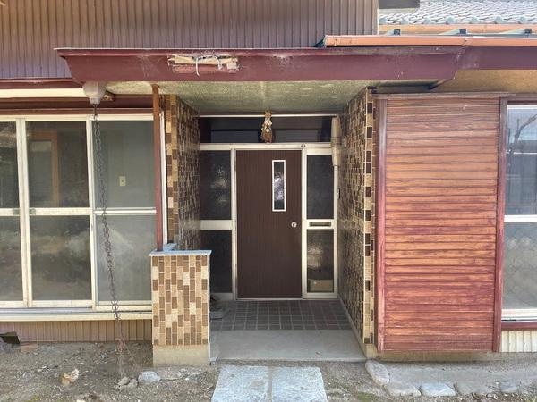 幸田町深溝・中古戸建の玄関