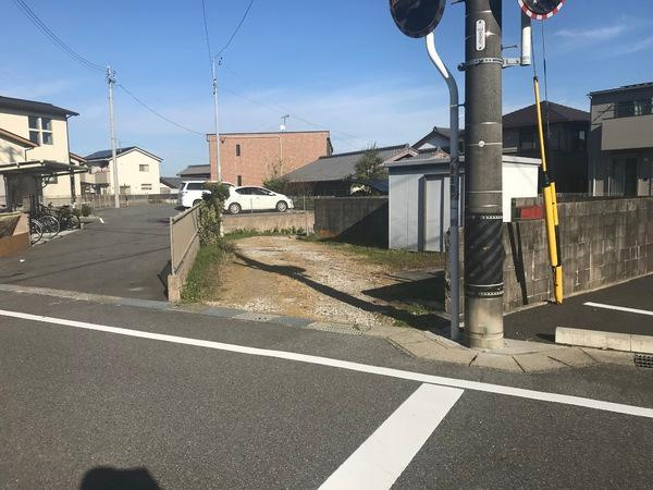 岡崎市山綱町・中古戸建の駐車場