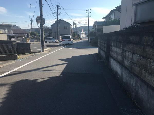 岡崎市山綱町・中古戸建の前面道路含む現地写真