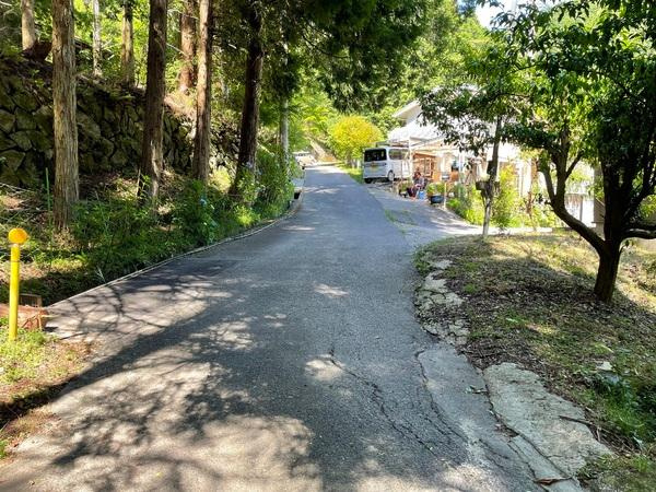 岡崎市夏山町・住宅用地の前面道路含む現地写真