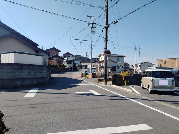 岡崎市山綱町字中野の売地の前面道路含む現地写真