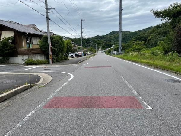 岡崎市真伝吉祥2丁目・中古戸建の前面道路含む現地写真