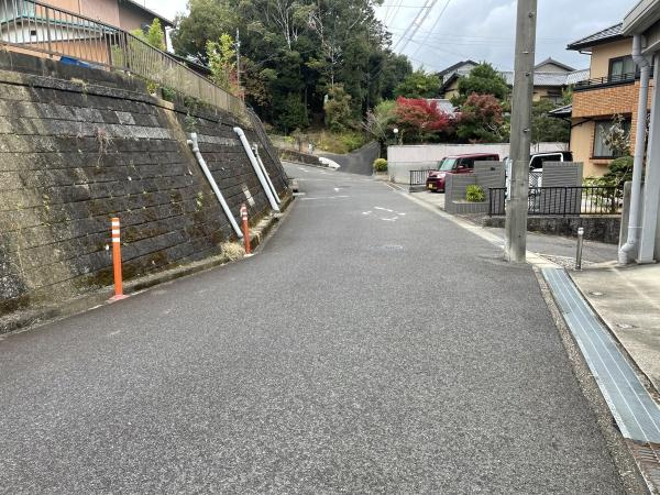 岡崎市本宿町字上ノ山の売地の前面道路含む現地写真