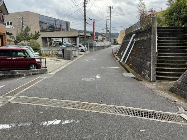 岡崎市本宿町字上ノ山の売地の前面道路含む現地写真
