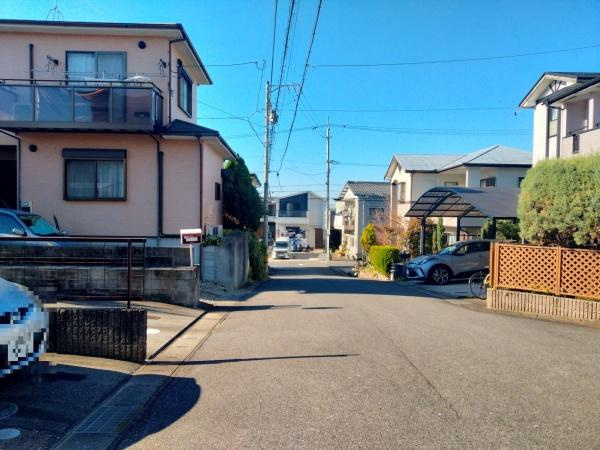 岡崎市鴨田町字北魂場の売地の前面道路含む現地写真