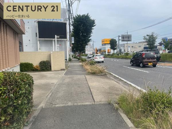 岡崎市六名３丁目の売地の前面道路含む現地写真