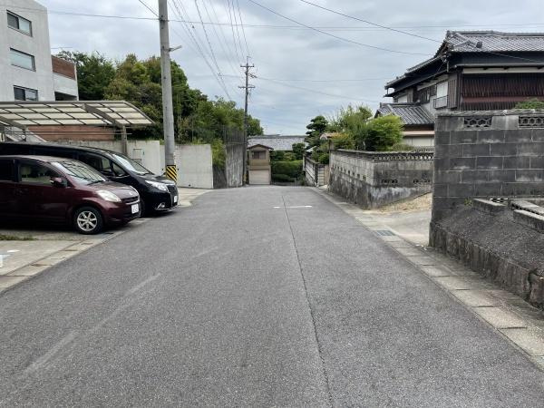 岡崎市鴨田町・中古戸建の前面道路含む現地写真
