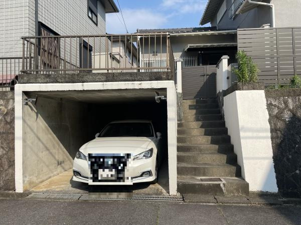 岡崎市滝町・中古戸建の駐車場