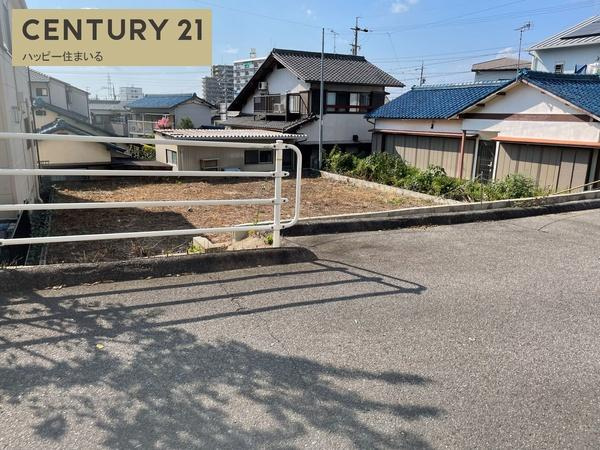 岡崎市鴨田町字深田の売地の前面道路含む現地写真