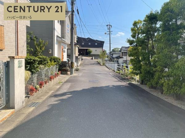 岡崎市鴨田町字深田の売地の前面道路含む現地写真