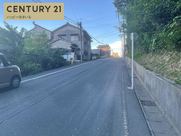 岡崎市百々町字池ノ入の売地の前面道路含む現地写真