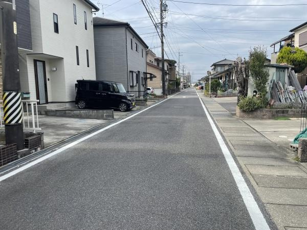 岡崎市森越町・中古戸建の前面道路含む現地写真|前面道路です。