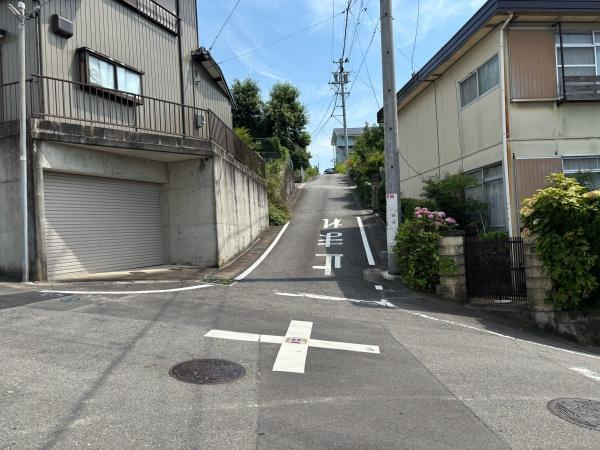 岡崎市稲熊町5丁目・住宅用地の前面道路含む現地写真|前面道路です。