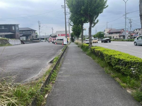 岡崎市伊賀新町の売地の前面道路含む現地写真