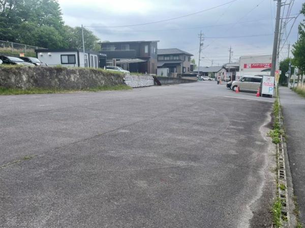 岡崎市伊賀新町の売地の前面道路含む現地写真
