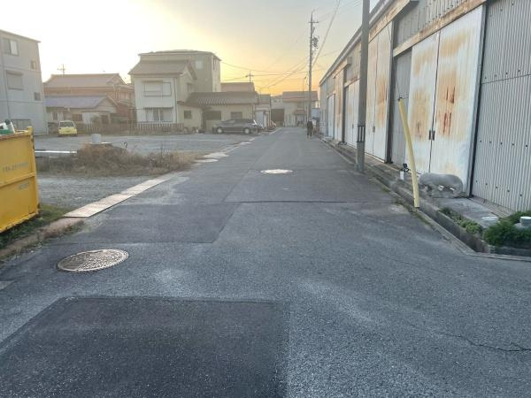 岡崎市上佐々木町・店舗併用住宅の前面道路含む現地写真|前面道路です。