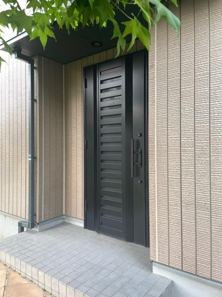 岡崎市元欠町・中古戸建の玄関|訪れる人を心地よく迎え入れます。