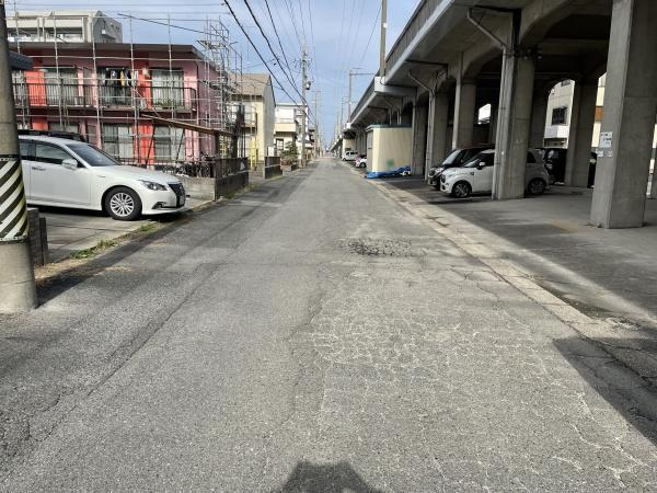 岡崎市末広町・売アパートの前面道路含む現地写真|前面道路です。