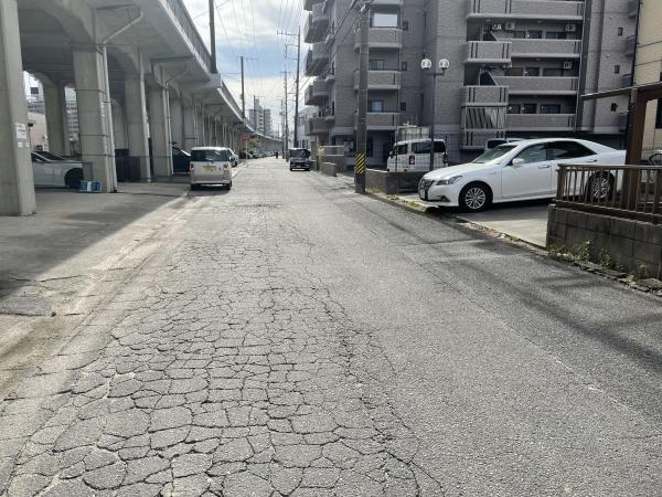 岡崎市末広町・売アパートの前面道路含む現地写真|前面道路です。