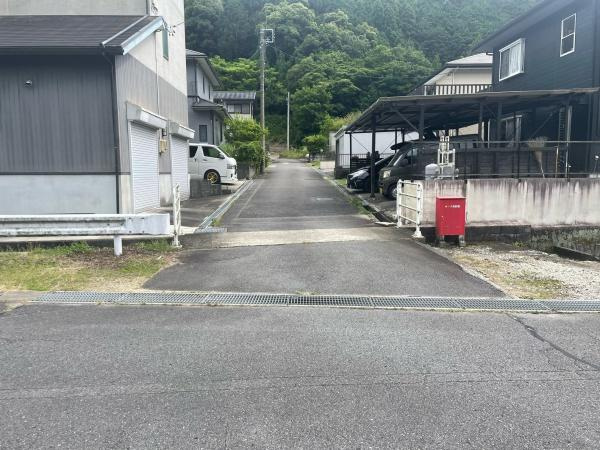 岡崎市滝尻町・中古戸建の前面道路含む現地写真|前面道路です。