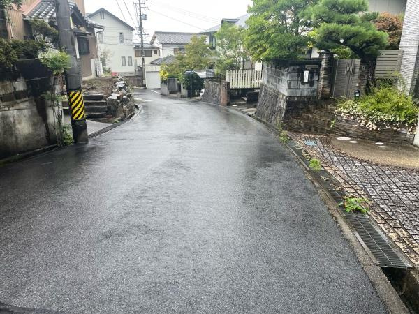 岡崎市滝町・中古戸建の前面道路含む現地写真|前面道路です。
