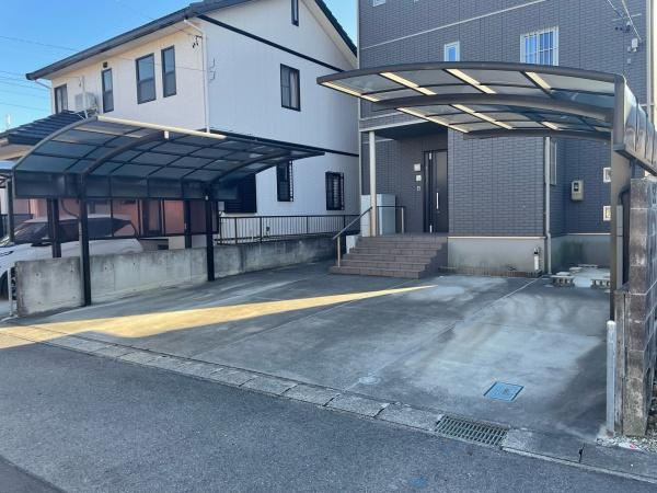 岡崎市中園町郷中・中古戸建の駐車場|３台駐車できます！
