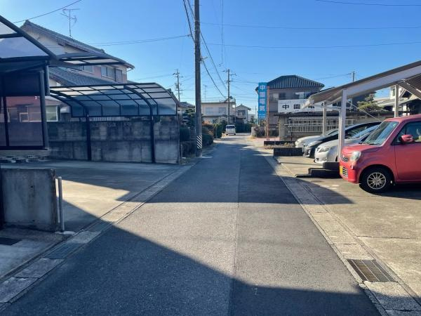 岡崎市中園町郷中・中古戸建の前面道路含む現地写真|前面道路です。