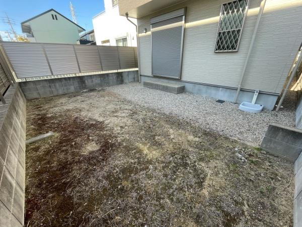 岡崎市河原町・中古戸建の庭|ウッドデッキやBBQ。想像が膨らむお庭