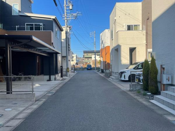 岡崎市丸山町上地畑・中古戸建の前面道路含む現地写真|前面道路です。