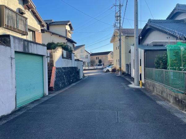 岡崎市大西町南ヶ原・中古戸建の前面道路含む現地写真|前面道路です。