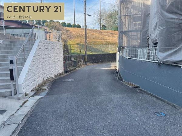 岡崎市欠町字三田田南通の売地の前面道路含む現地写真