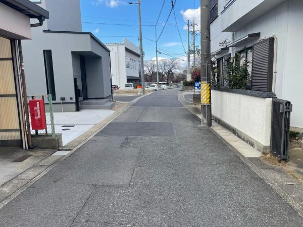 西尾市道光寺町山田　全9棟・I棟の前面道路含む現地写真|前面道路です。