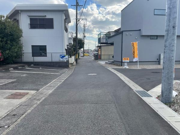 西尾市道光寺町山田　全9棟・I棟の前面道路含む現地写真|前面道路です。