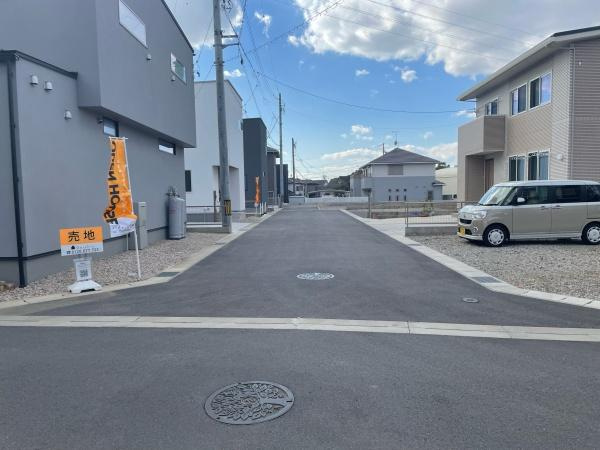 西尾市道光寺町山田　全9棟・I棟の前面道路含む現地写真|前面道路です。
