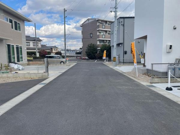 西尾市道光寺町山田　全9棟・I棟の前面道路含む現地写真|前面道路です。