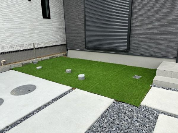 高浜市屋敷町2期　全4棟・2号棟の庭|草花で飾れるお庭。