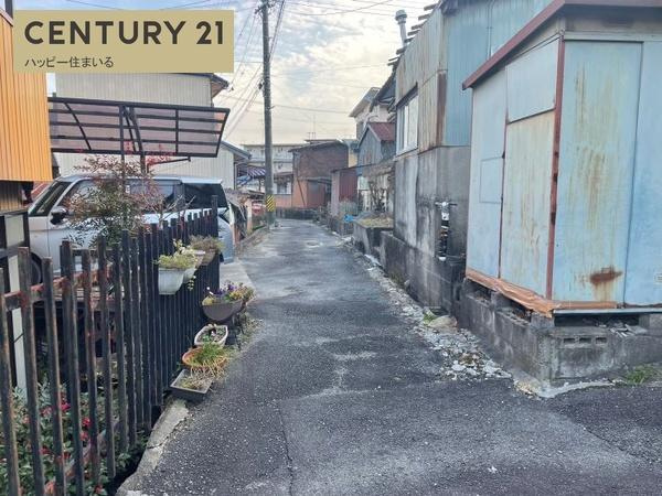 岡崎市百々町字池ノ入の売地の前面道路含む現地写真